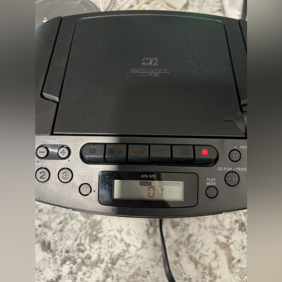 Sony CFD-S70 CD Player Cassette Recorder AM/FM Radio Boombox MegaBass - Picture 13 of 13